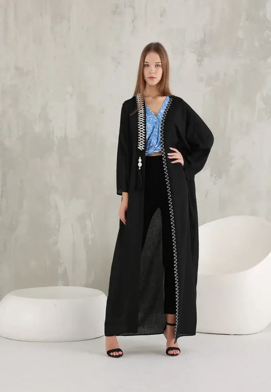 Black women's abaya with simple details and thin white threads