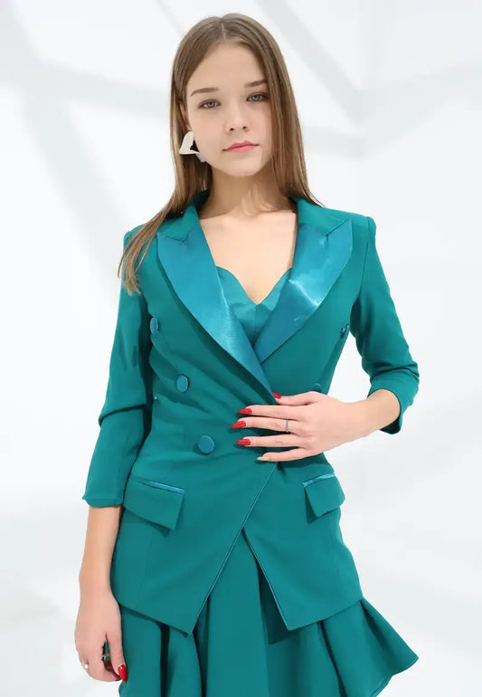 Women's blazer distinguished by its elegance and high quality