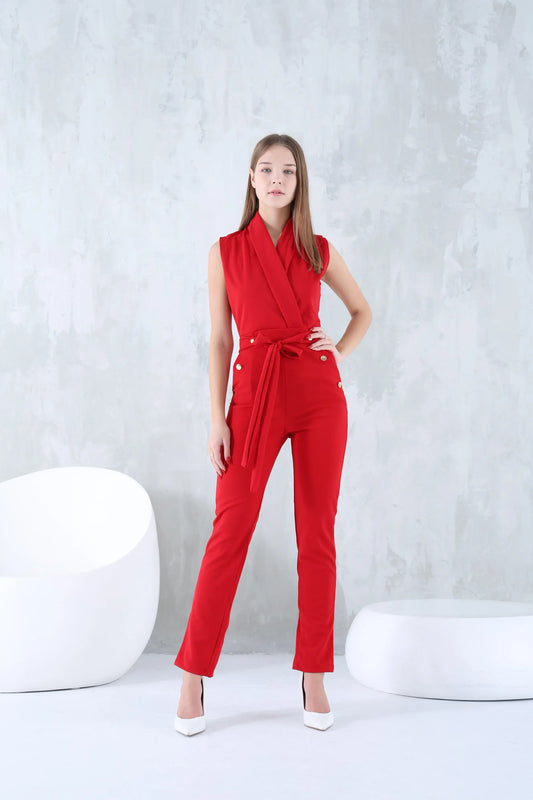 Jumpsuit with simple details and buttons on the pockets