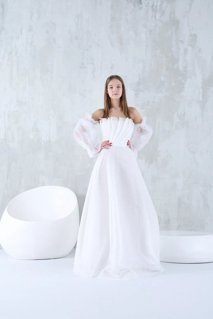 Long white dress, a combination of luxury and elegance