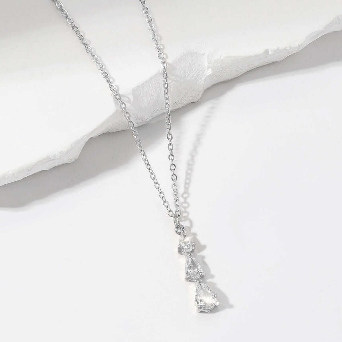 Fashion Simple Zircon Clavicle Chain All-matching Graceful Water Drop Pendant Necklace