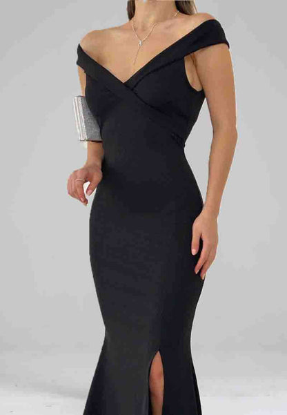 A very elegant and distinctive long dress with a slit from the bottom